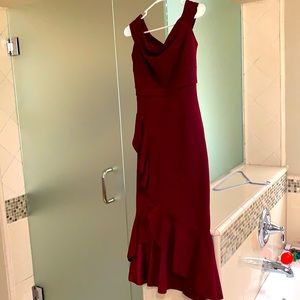 Beautiful wine color dress. Perfect for a wedding or night out.